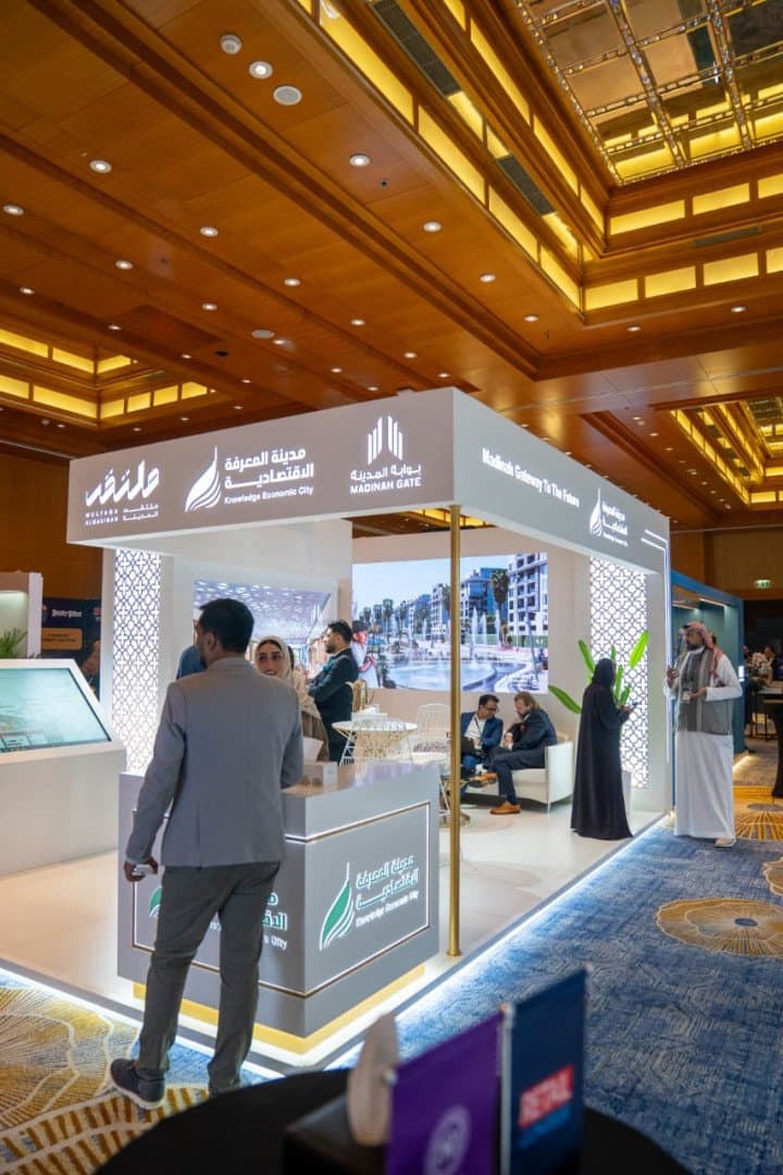 مدينة المعرفة الاقتصادية تستعرض مشاريعها الرائدة في مؤتمر تجارة التجزئة لمنطقة الشرق الأوسط وشمال إفريقيا 2025، لبناء وجهات عصرية متكاملة في المدينة المنورة