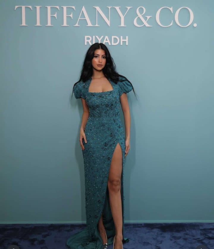 آمنة داي… عارضة الأزياء التي تمهد طريقها نحو عالم التمثيل بثقة وأناقة