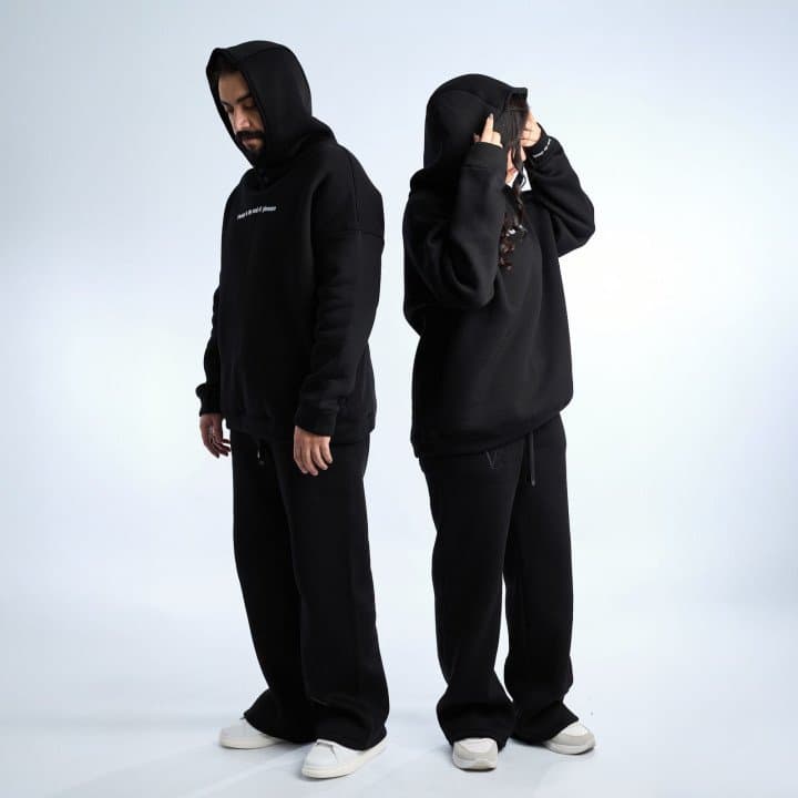 «Vee».. علامة أزياء سعودية تُولد في مصر وتشق طريقها إلى الخليج بأسلوب يجمع الفخامة والراحة