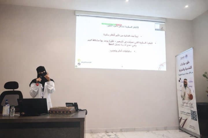 خولة العنزي تتجاوز القوالب التقليدية وتقدّم القلق بوصفه تجربة إنسانية قابلة للفهم