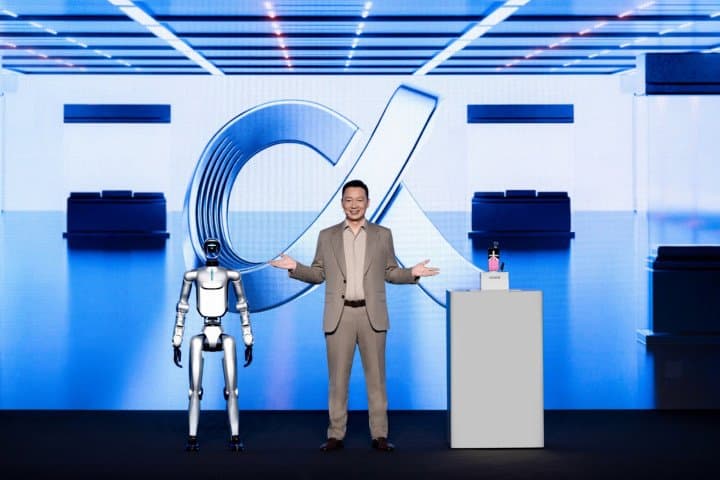 HONOR تعزّز رؤيتها للذكاء الاصطناعي في مؤتمر MWC 2026 من خلال الكشف عن أجهزتها روبوت فون وروبوت بشري وMagic V6