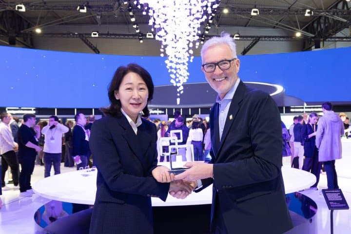 سامسونج Galaxy S26 Ultra يحصد جائزة "أفضل جهاز" ضمن جوائز المحمول العالمية خلال مؤتمر MWC 2026