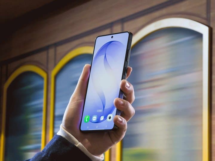 شاشتك، لعينيك فقط: شاشة الخصوصية في جهاز Galaxy S26 Ultra تحمي معلوماتك من أعين المتطفلين