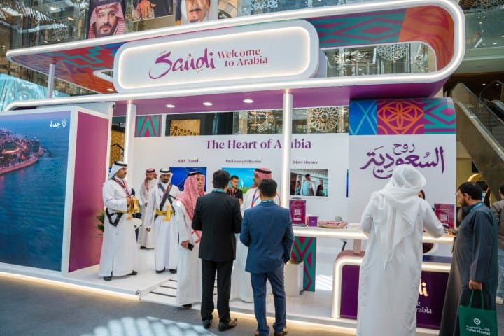 بمشاركة الهيئة السعودية للسياحة 160 متحدثاً و150 جهة عارضة بحثوا تطوير رحلة المعتمر في منتدى العمرة والزيارة