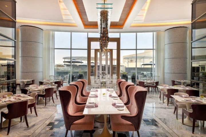 لمسات من فن المطبخ الفرنسي: فندق سوفيتل الرياض يقدم ليلة المأكولات البحرية وبرنش يوم الجمعة