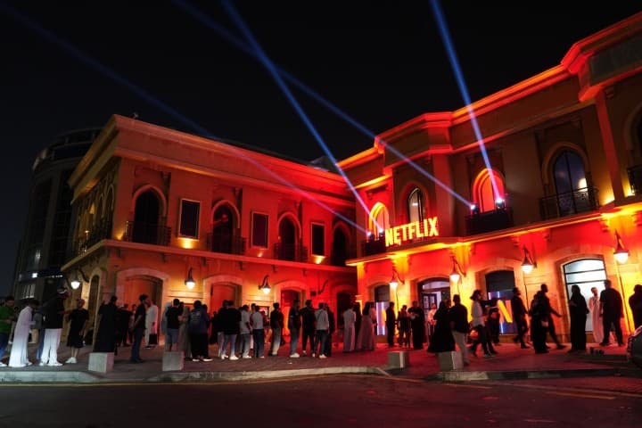 إقبال غير مسبوق يدفع نتفليكس لتمديد فعاليتها في جدة يومين إضافيين فرصة جديدة للاستمتاع بالعوالم المدهشة خلال "تجربة معجبين نتفليكس"