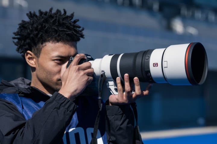 سوني تكشف عن عدسة FE 100-400mm F4.5 GM OSS G Master™️ في المملكة العربية السعودية عدسة تقريب فائقة المدى بفتحة ثابتة F4.5 وتركيز تلقائي أسرع بما يصل إلى 3 مرات1,2 مع قابلية تنقّل استثنائية