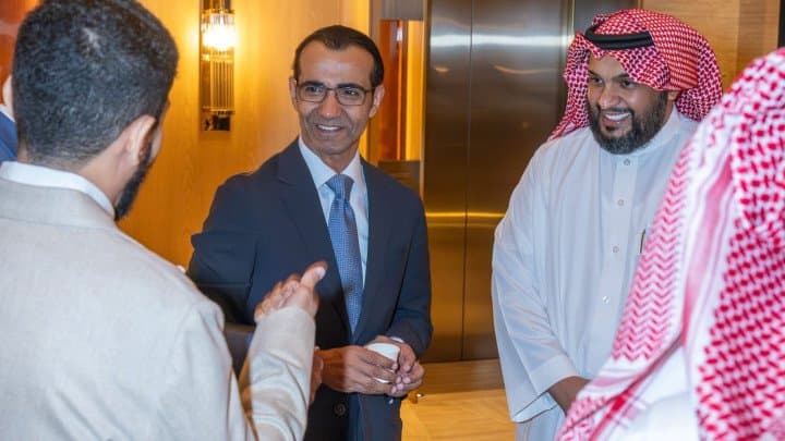 شراكات استراتيجية وزيارات رسمية في جناح العوالي العقارية في المعرض السعودي البريطاني للعقار