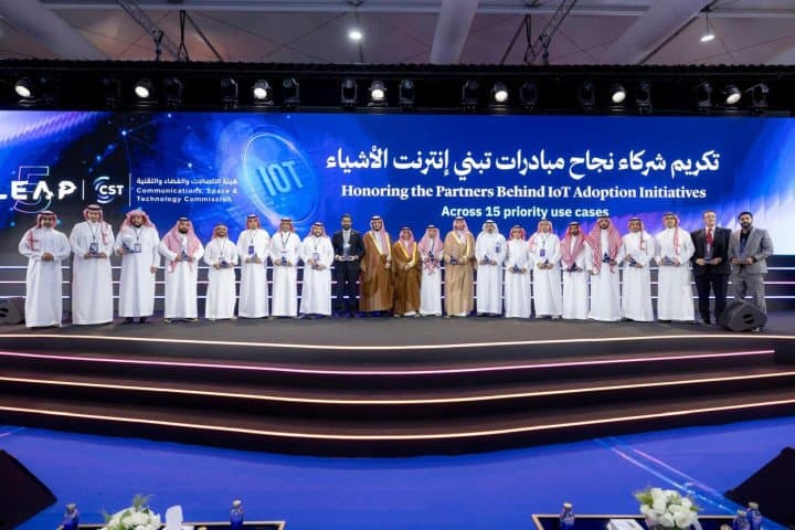 وزارة الاتصالات وهيئة الاتصالات وهيئة الحكومة الرقمية تُكرّم "إتش آي دي" (HID) لريادتها في مجال التحقق من الهوية الرقمية