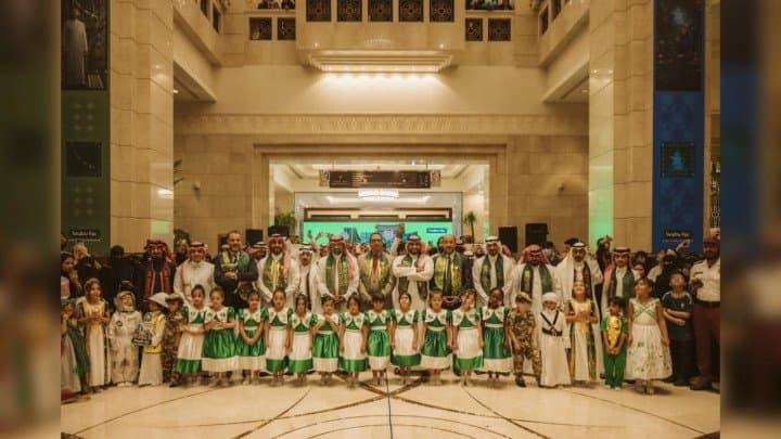 فنادق أكور أبراج الساعة بمكة تشارك ضيوف الرحمن فرحة اليوم الوطني